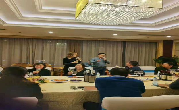 會(huì)議口譯類型和語種對(duì)價(jià)格都有影響