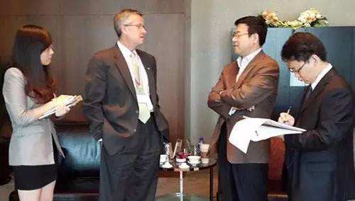 商務陪同翻譯每天費用多少？不足一天如何算費用？